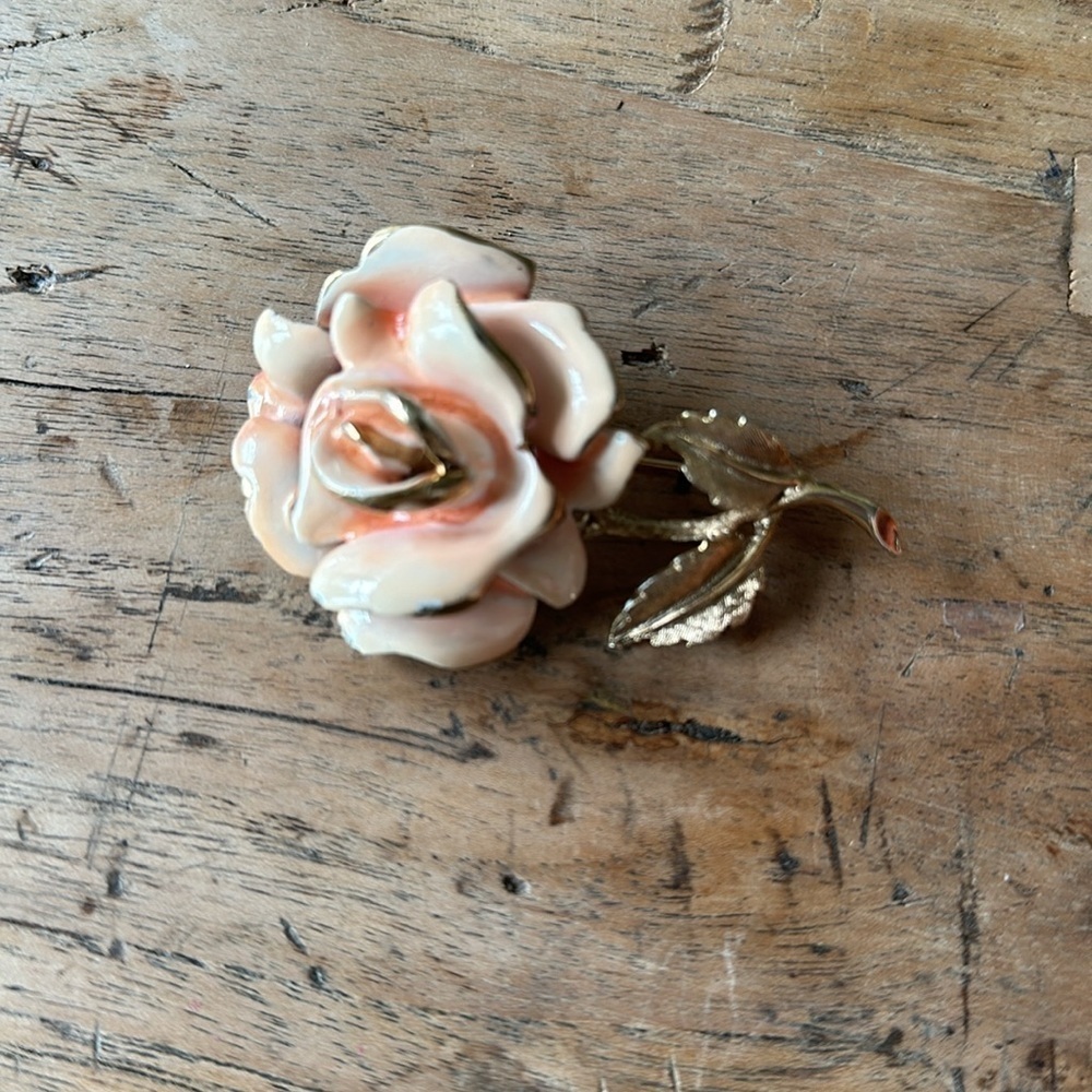 Vintage Large Signed CAPRI Rose Flower Brooch – Gold Tone Enamel – 3 Inches - Picture 3 of 7
